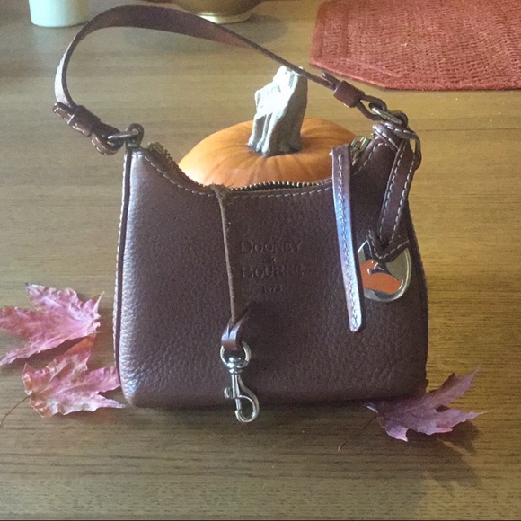 Dooney & Bourke Bitzy Bag🍁❤️🍁 - Picture 2 of 4